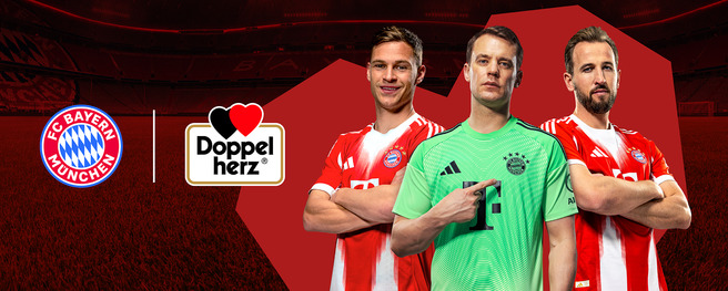 Three soccer players from FC Bayern Munich stand confidently in front of a red background, showcasing the team's iconic red and white striped jerseys. The logo of FC Bayern München and the brand "Doppelherz" are featured prominently.